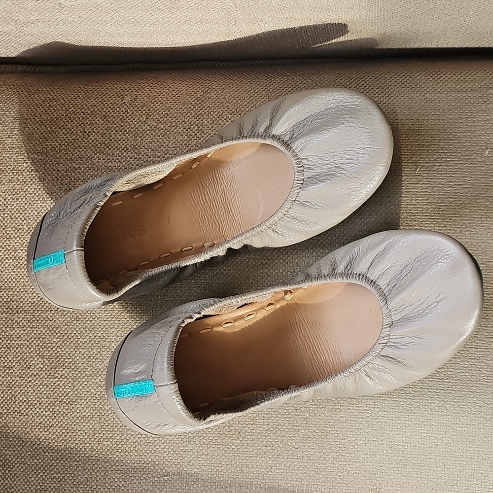 Ballet flats